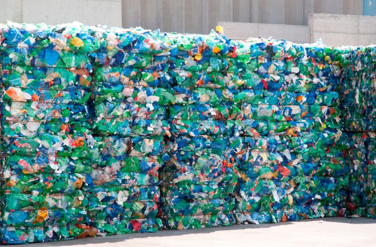 How Renewable Energy Goes Hand in Hand with Plastic Waste Reduction